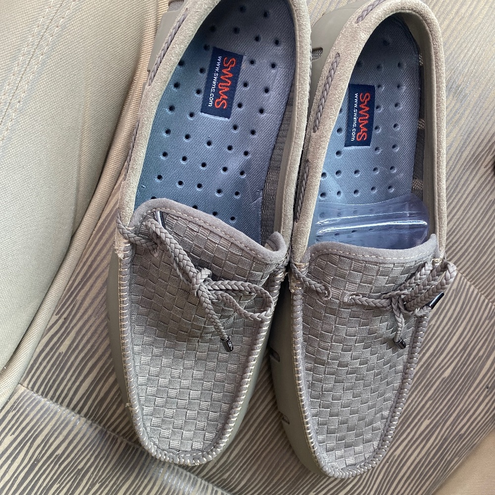 Men’s Swims shoes size 9
